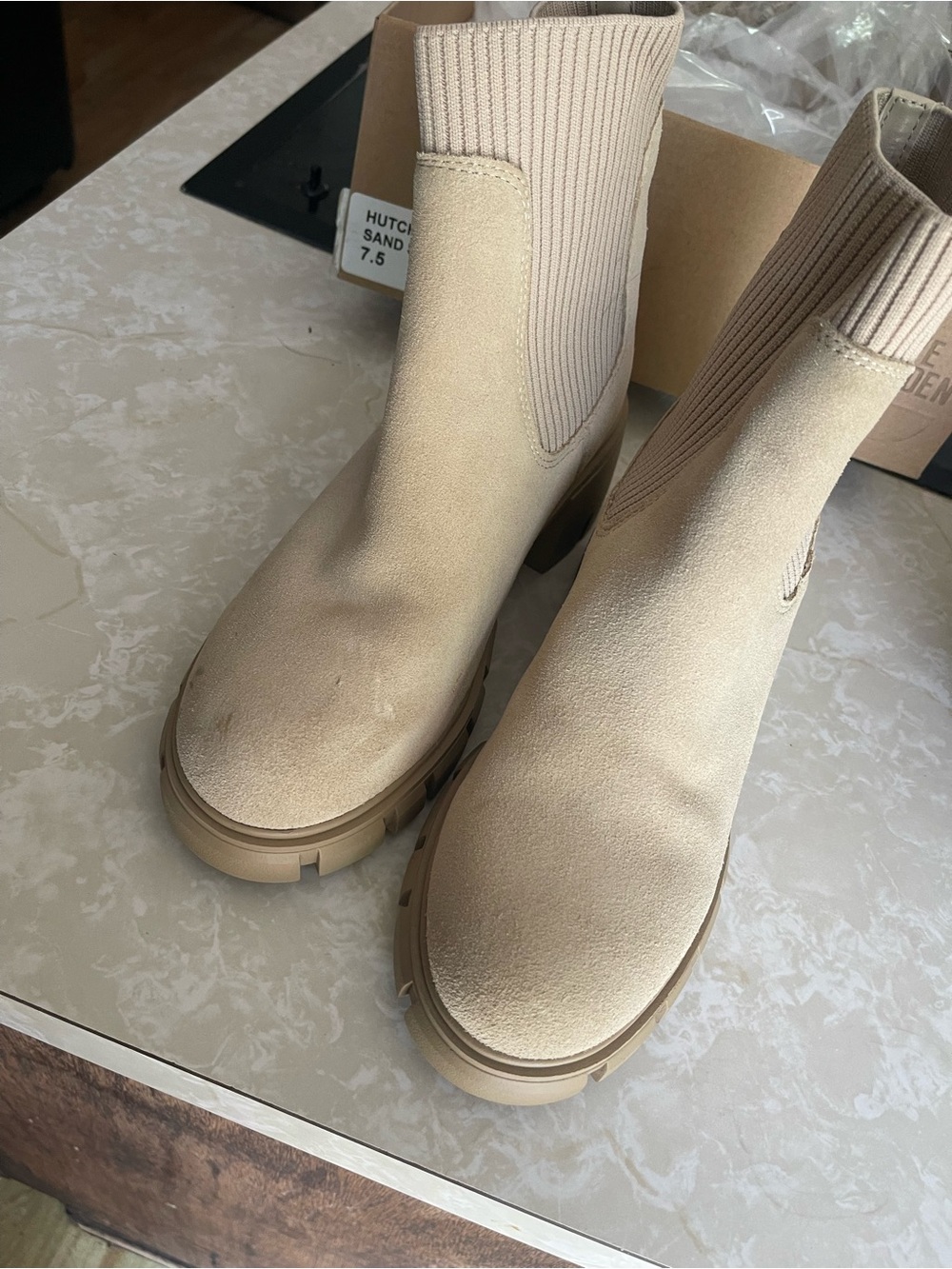 Steve Madden Hutch Sand Suede Chelsea Boots Women’s Size 7.5 Lug Sole - Picture 2 of 6
